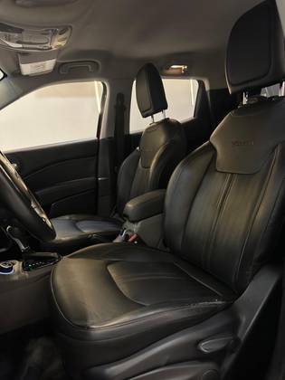 FIAT TORO 2.0 16V TURBO DIESEL VOLCANO 4WD AT9 FIAT TORO 2.0 16V TURBO DIESEL VOLCANO 4WD AT9
